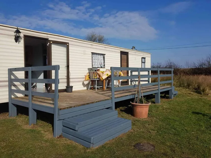 Charmante cabane adaptée aux familles avec barbecue et jardin | Vue lac | Avec animaux autorisés - Image 1