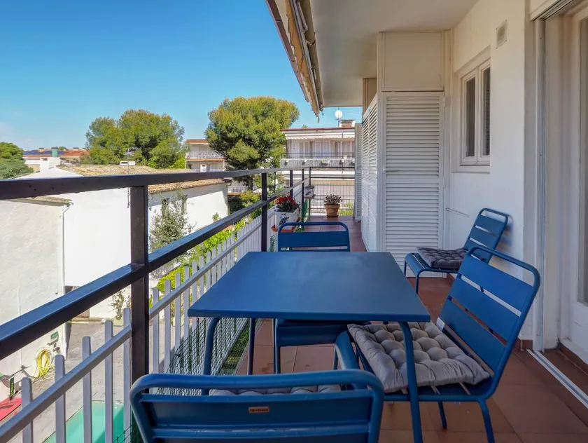 Apartment with terrace & garden - Image 1