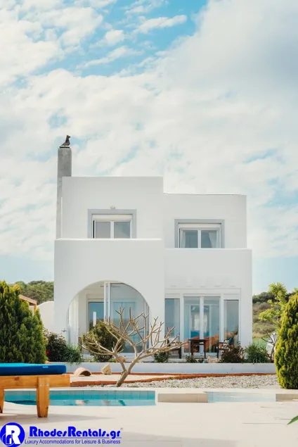 Villa conviviale et familiale avec terrasse, jardin et piscine privée | Vue montagne - Image 1