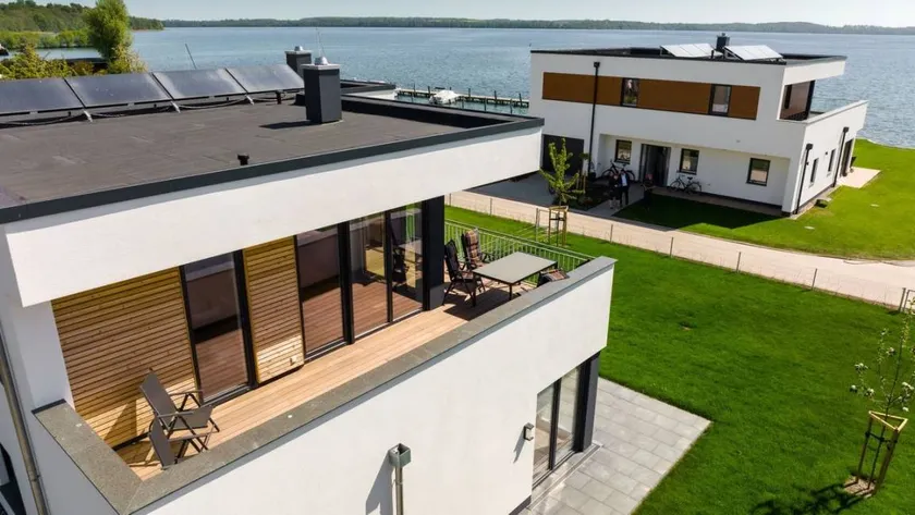 Apartment with garden & terrace | Lake view - Image 1