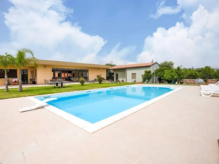 Children-friendly ample holiday home with garden, pool & barbeque | Mountain view | Perfect for remote work | Pets are welcome - Image 1