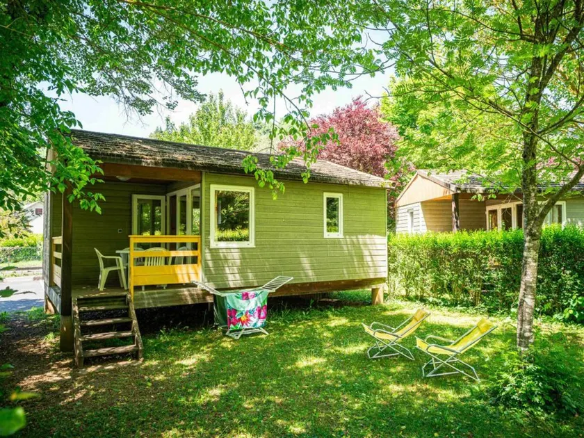 Chalet with pool - Image 1