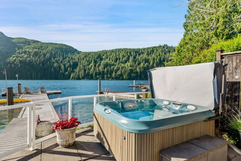 Lake Samish Retreat - Image 1