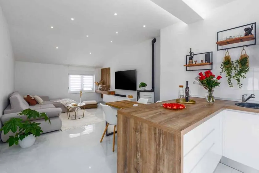 Pleasant apartment with garden - Image 1