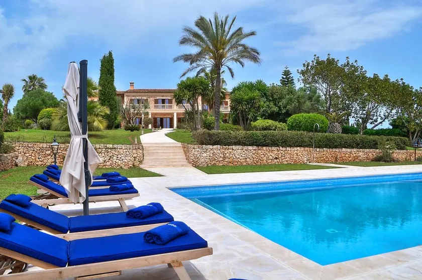 Thrilling Mallorca Villa Villa Ogden 8 Bedrooms Spacious Furnished - Image 1