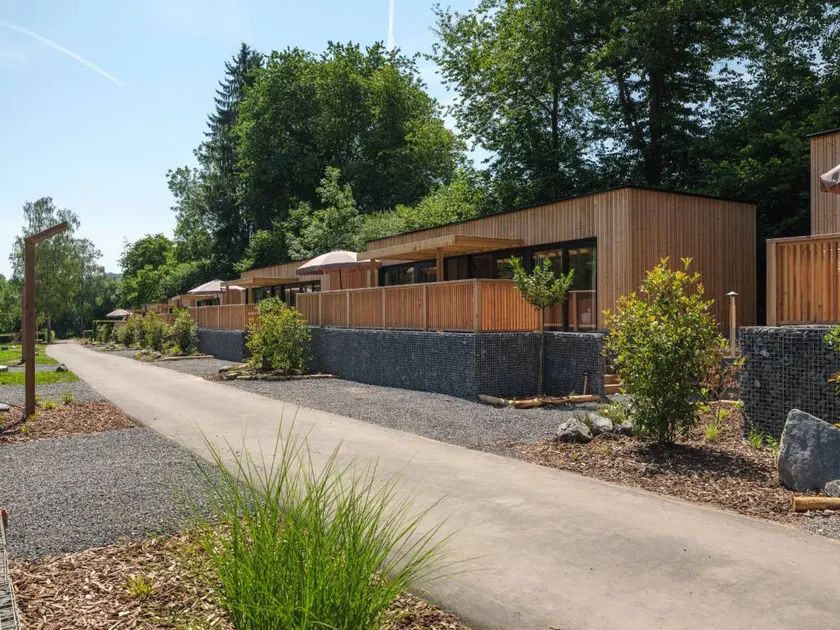 Modern luxury with private bathrooms and spacious terrace - Image 1