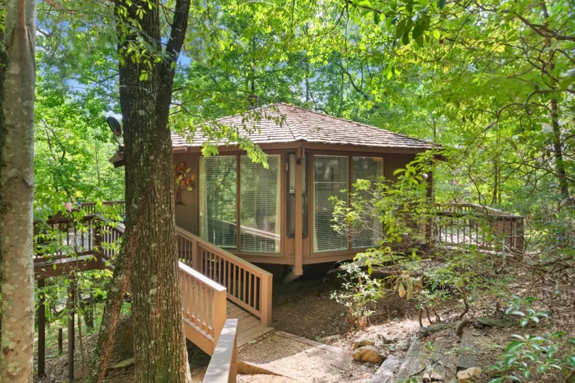 Treetopper Knoll Chalet - Image 1