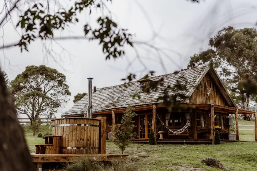 Rustic and Secluded Log Cabin Rental in the Snowy Mountains of New South Wales - Image 1