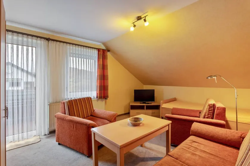 Haus Erika - Apartment 3 with Wi-Fi, Balcony & Shared Garden near Skywalk - Image 1