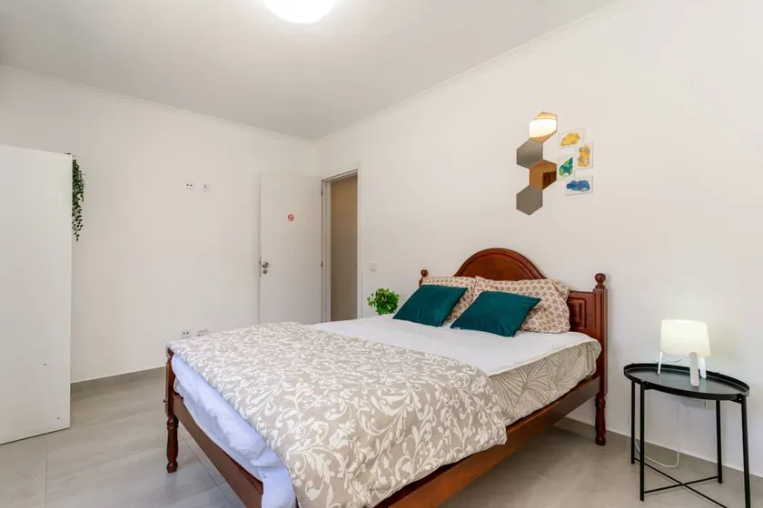 Luxury Private Room with shared washroom for 2 people - Image 1