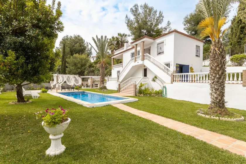 Holiday home with BBQ, terrace & pool | Mountain view - Image 1