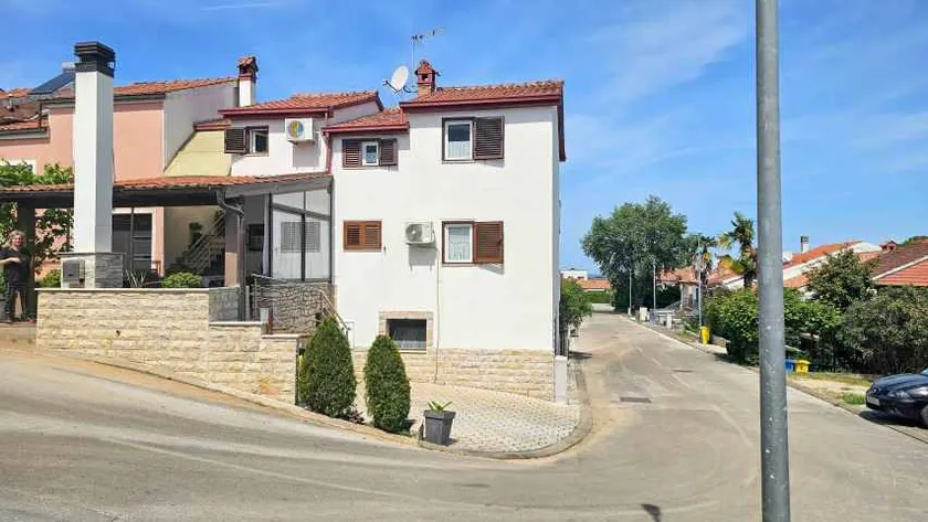Holiday apartment with balcony, 350 m from the sea - Image 1