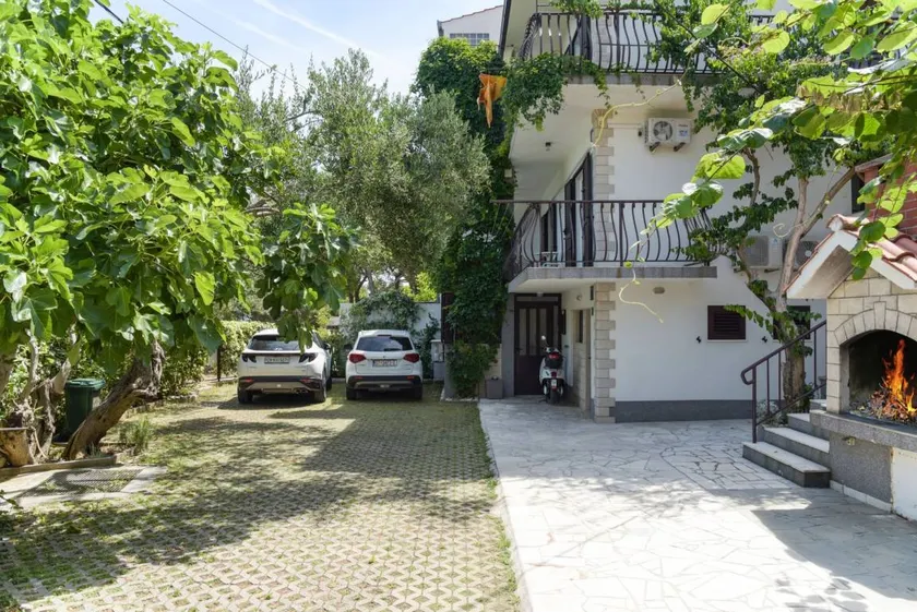Fully equipped beautiful apartment with barbeque | Garden view - Image 1