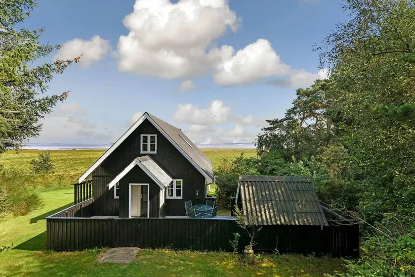Holiday home with terrace & BBQ | Sea view | Pet-friendly - Image 1