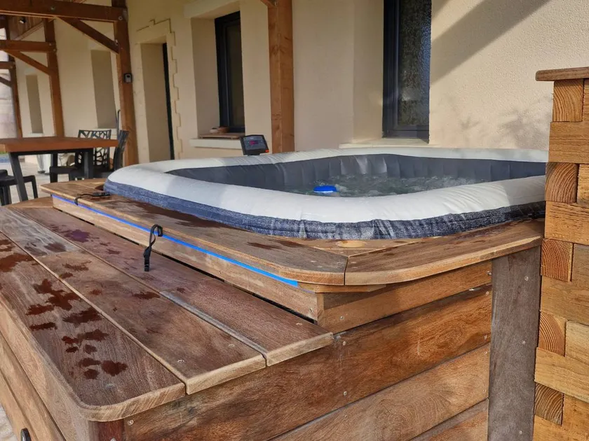 Cottage with BBQ, garden & jacuzzi - Image 1