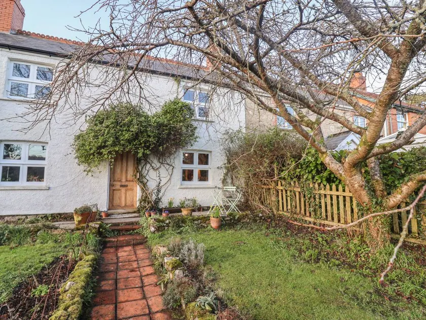 Fully equipped lovely cottage with garden - Image 1