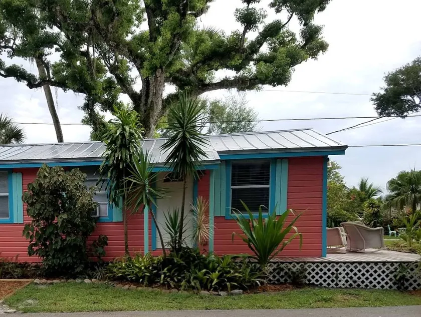 Cozy Cottage Rental with Lake Views and River Access in Sebastian, Florida - Image 1