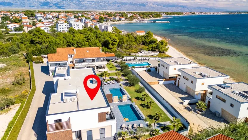 Villa with garden, terrace & private pool | Next to the beach - Image 1