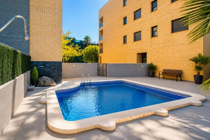Apartment with pool, garden & terrace - Image 1