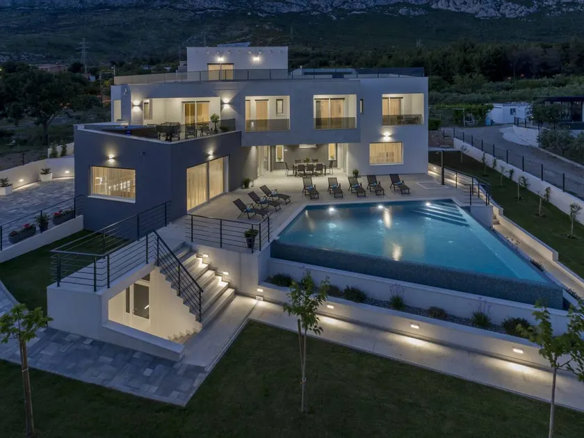 Fully equipped villa with barbecue, pool & sauna - Image 1