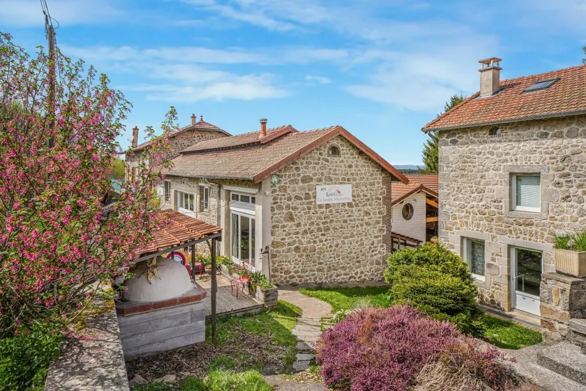 Family-friendly cottage with barbeque, terrace & garden | Garden view | Pets are welcome - Image 1