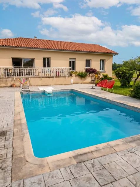 Pleasant villa with terrace, pool & BBQ - Image 1