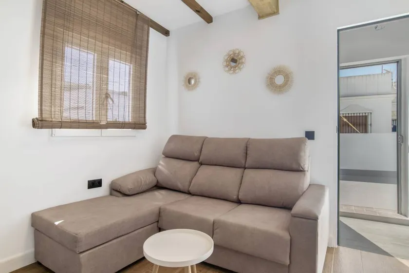 Flat | City view | Beach nearby | Perfect for remote work - Image 1