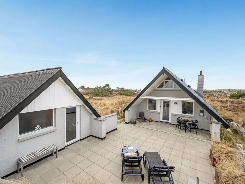 Holiday home with terrace - Image 1