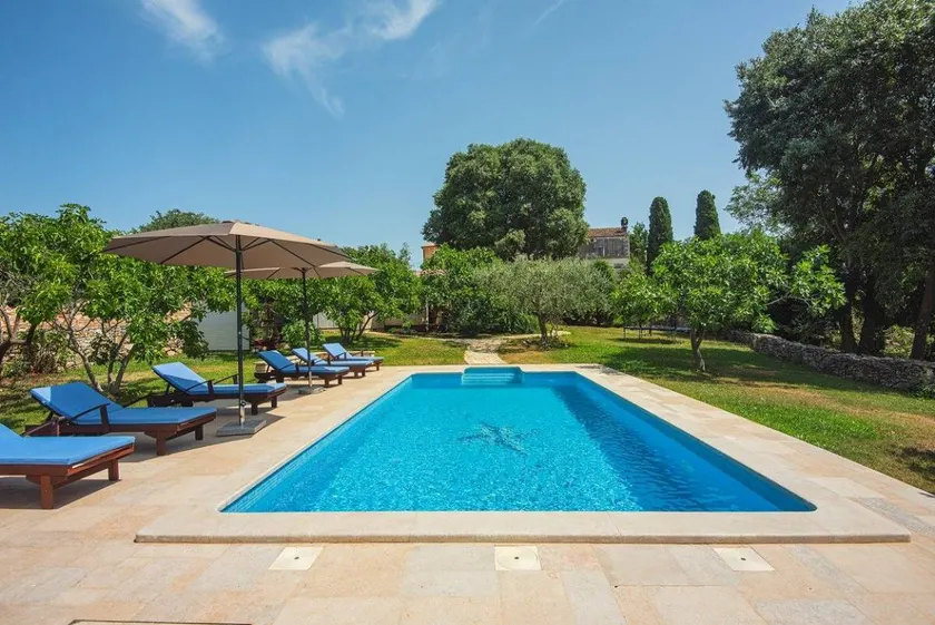 Acogedora casa totalmente equipada con barbacoa, terraza y piscina - Image 1