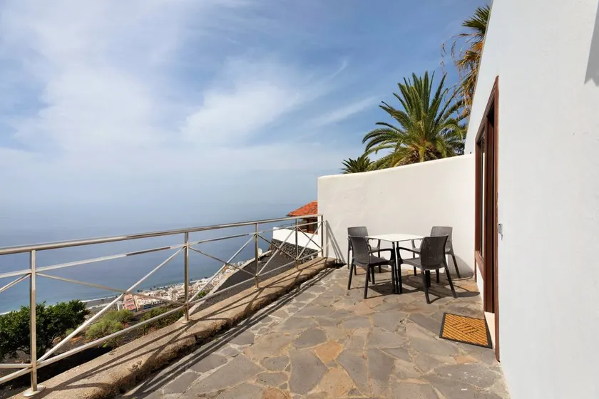 Ferienhaus mit Pool, Terrasse und Garten | Bergblick - Image 1