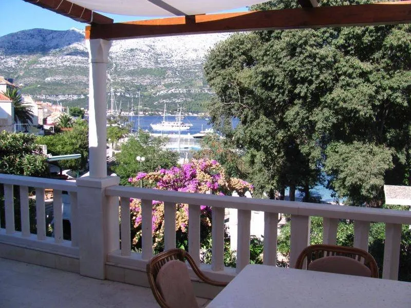 Flat with terrace & BBQ - Image 1