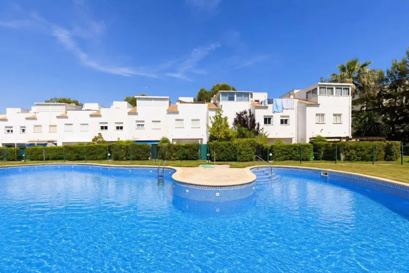 Family-oriented house with barbeque, terrace & pool | Pets are welcome - Image 1