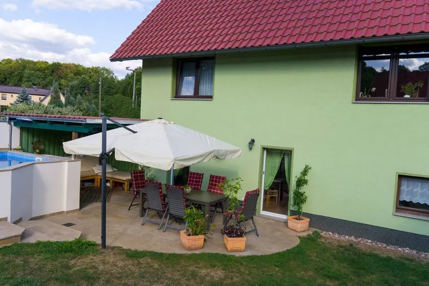 Flat with garden, terrace & BBQ - Image 1