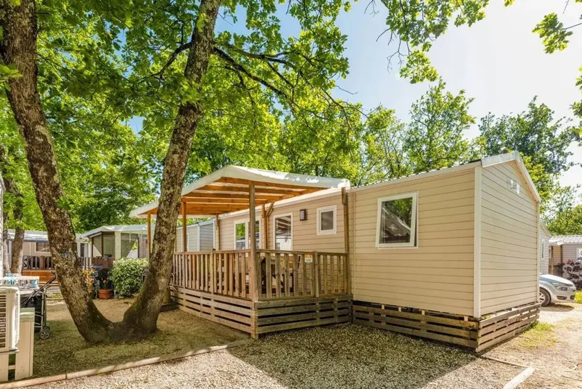 Lovely holiday home with pool, terrace & barbeque - Image 1