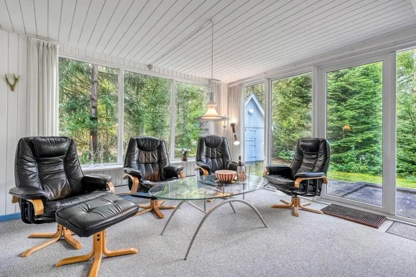 Holiday home with barbeque & terrace - Image 1