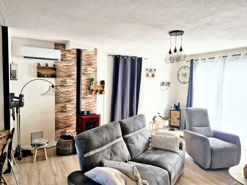 Maison avec terrasse, jacuzzi et barbecue - Image 1