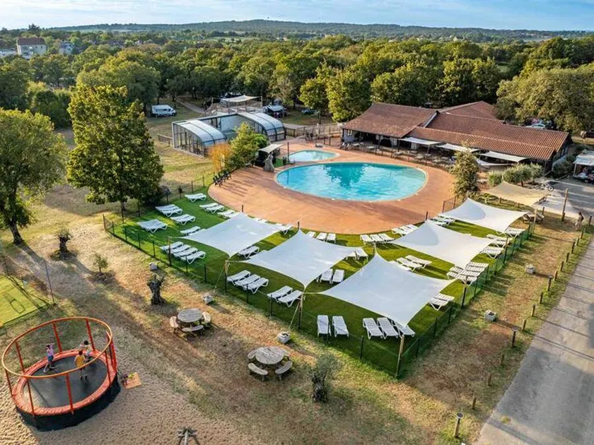 Familienorientiertes Mobilheim mit beheiztem Pool und Terrasse | Haustierfreundlich - Image 1