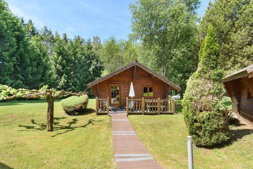 Caravan “Chalet Bouton d'Or” with Shared Pool - Image 1
