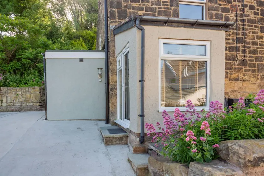 Cottage with garden - Image 1