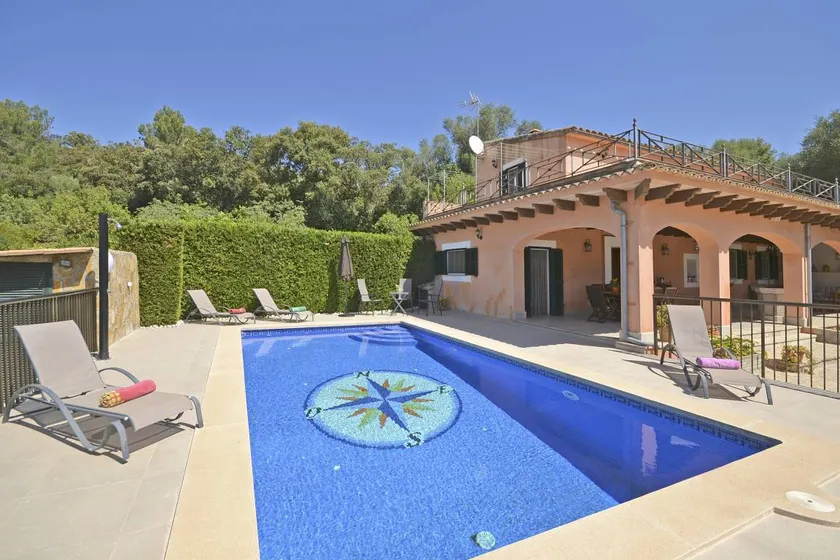 Cottage with garden, BBQ & private pool - Image 1
