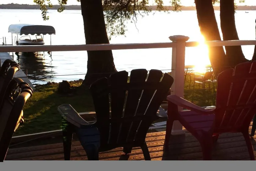 Large Newly Remodeled Lake House Right on the Water Sleeps 24 - Image 1