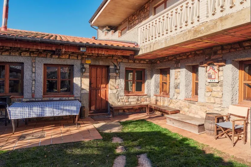 Casa vacacional con barbacoa y jardín | Vistas a la montaña - Image 1