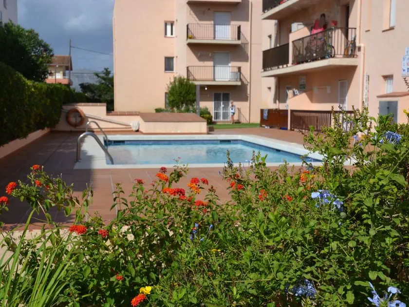 Calella 4 Apartment: Close to Beach, Pets Welcome - Image 1