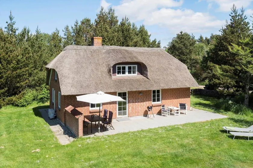 Fully equipped beautiful house with BBQ, jacuzzi & sauna - Image 1