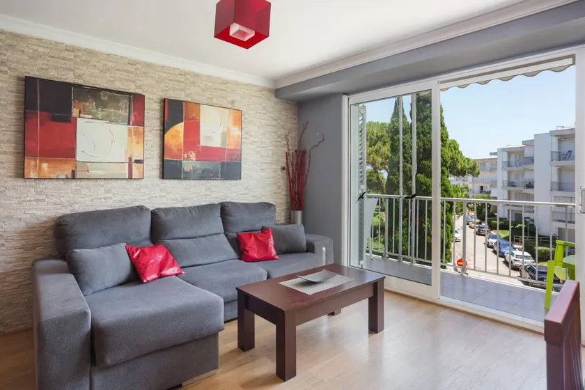 Fully equipped pleasant holiday apartment with garden | Beach nearby | Pets are welcome - Image 1