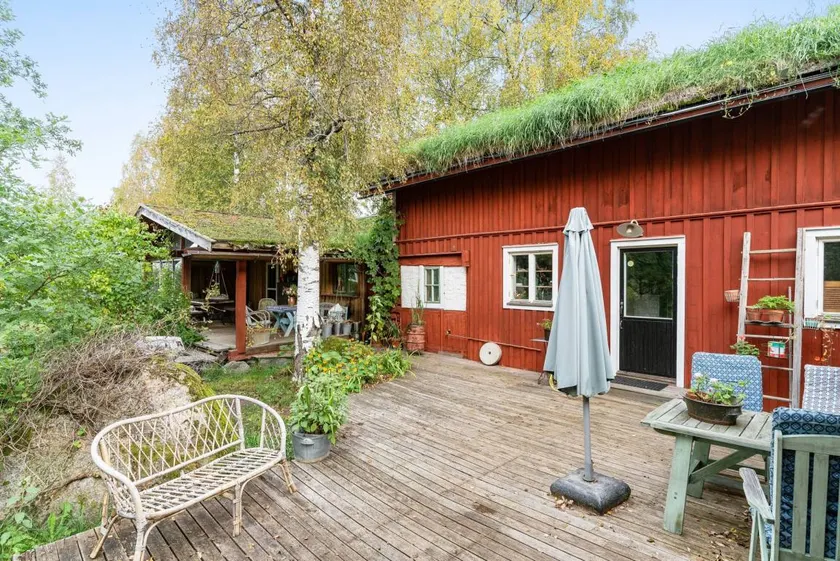 Holiday home with garden & terrace - Image 1