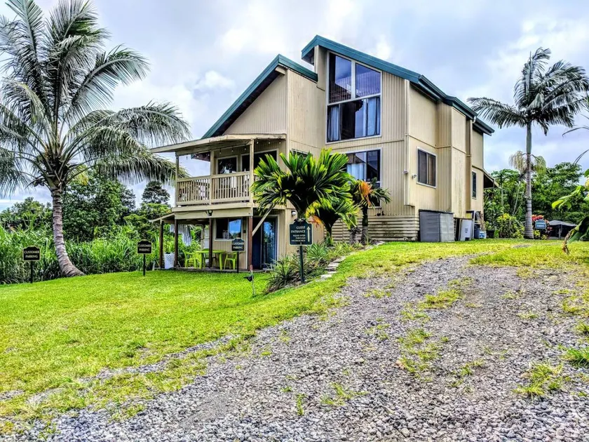 Garden View Queen Rental near Akaka Falls, Hawaii - Image 1