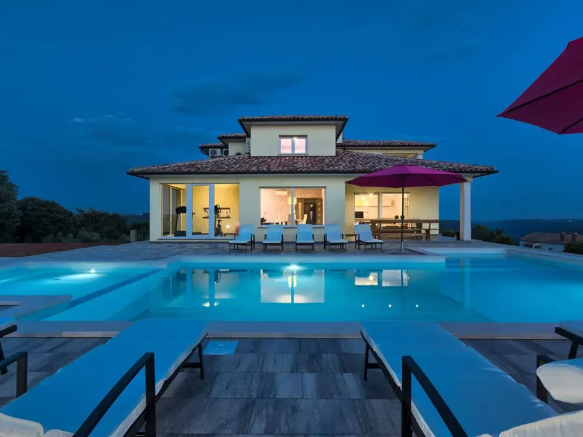 Espectacular villa totalmente equipada con piscina - Image 1
