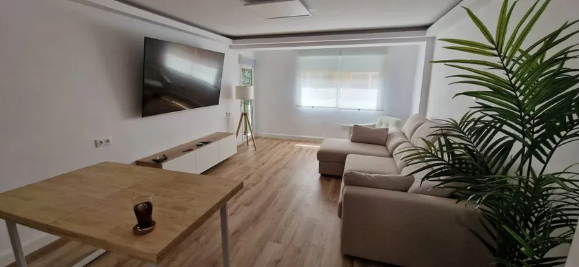 Apartment with hot tub - Image 1