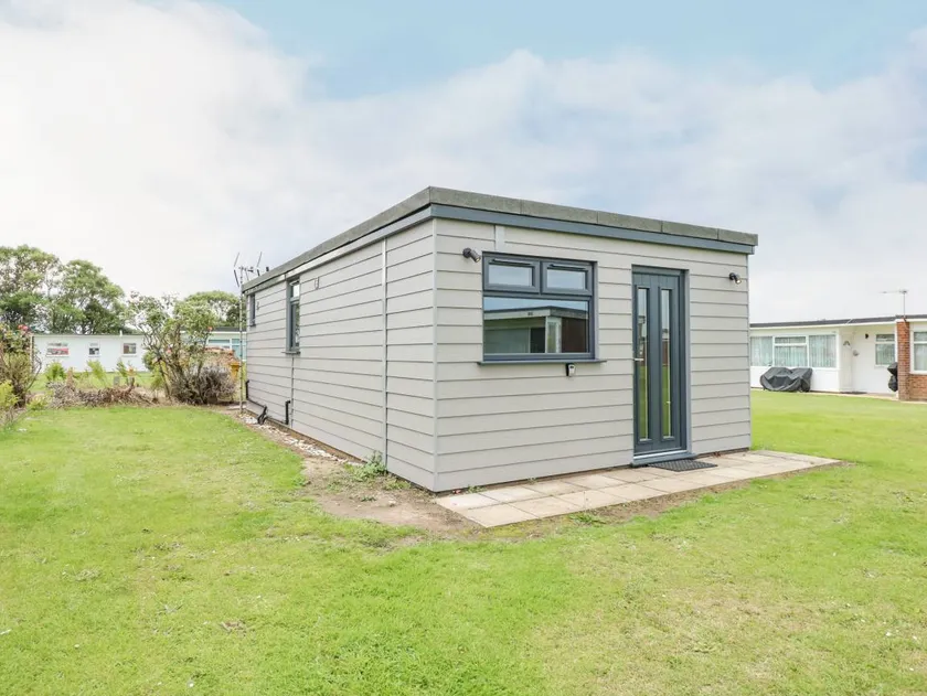 Family-friendly cottage with pool | Beach nearby | Pet-friendly - Image 1